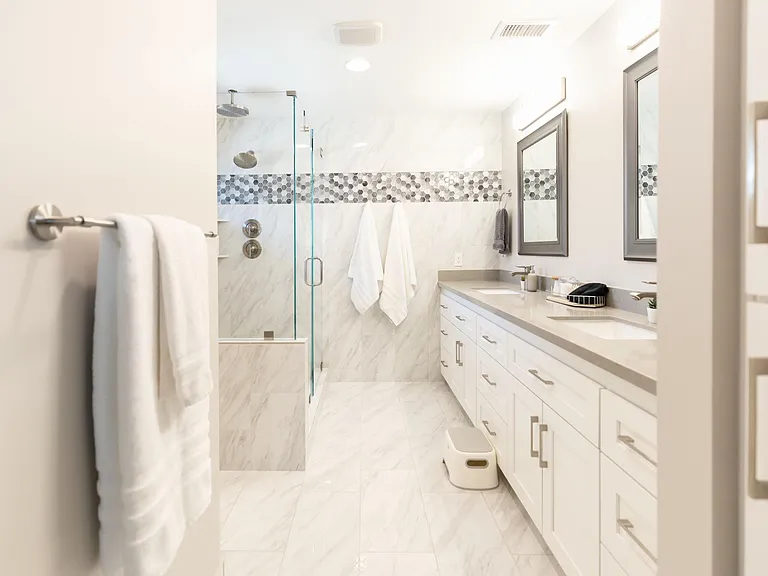 728 E Geneva Dr — Photo 15