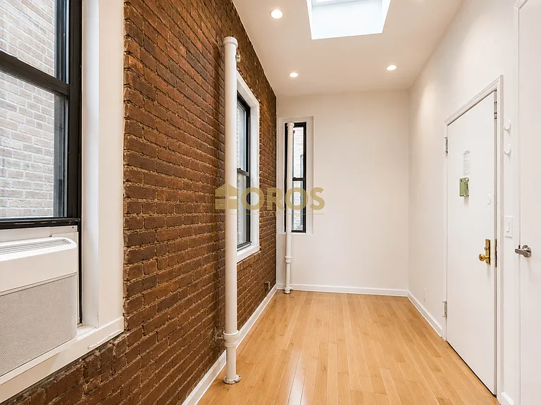 217 E 10th St #17 — Photo 5