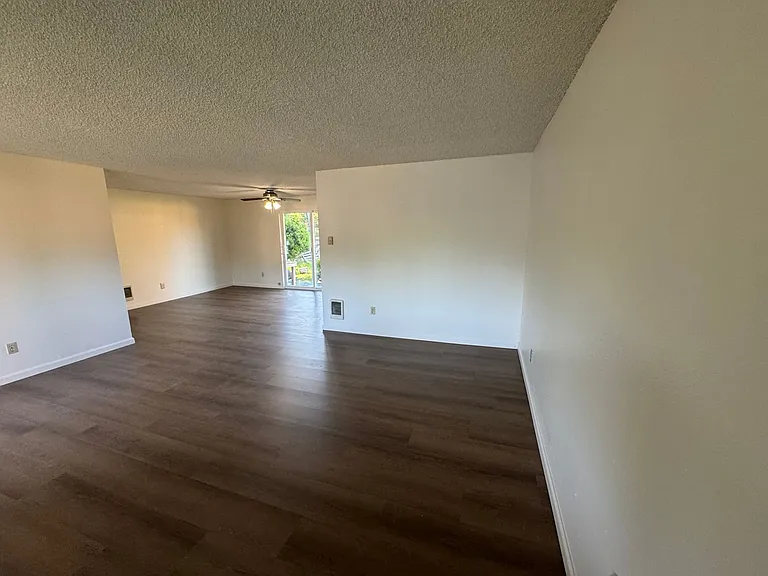 120 SE Salmon St — Photo 6