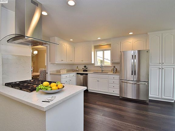 3rd image of 2342 Longview Dr