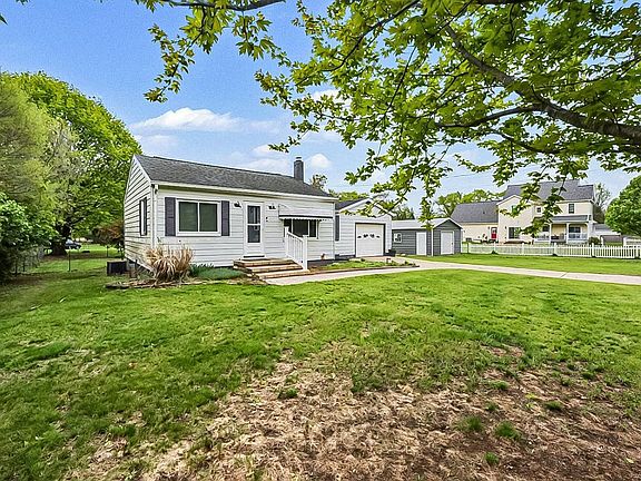 3rd image of 615 Gregory Pl