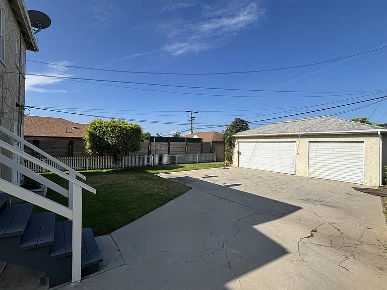 6113 S Fairfax Ave — Photo 12