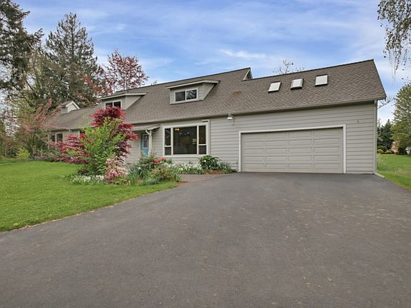 4th image of 8703 72nd Ave E
