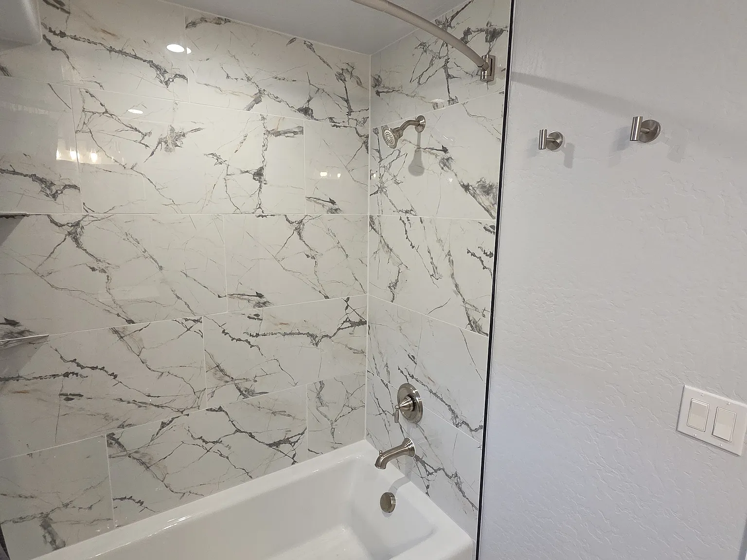 3 bed, $1,300 — Photo 4
