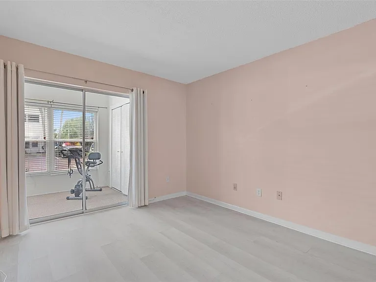 209 NE Lincoln Cir N #109 — Photo 13
