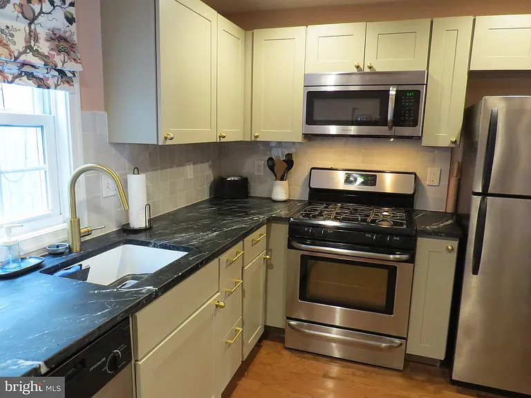 1424 S Orianna St — Photo 5