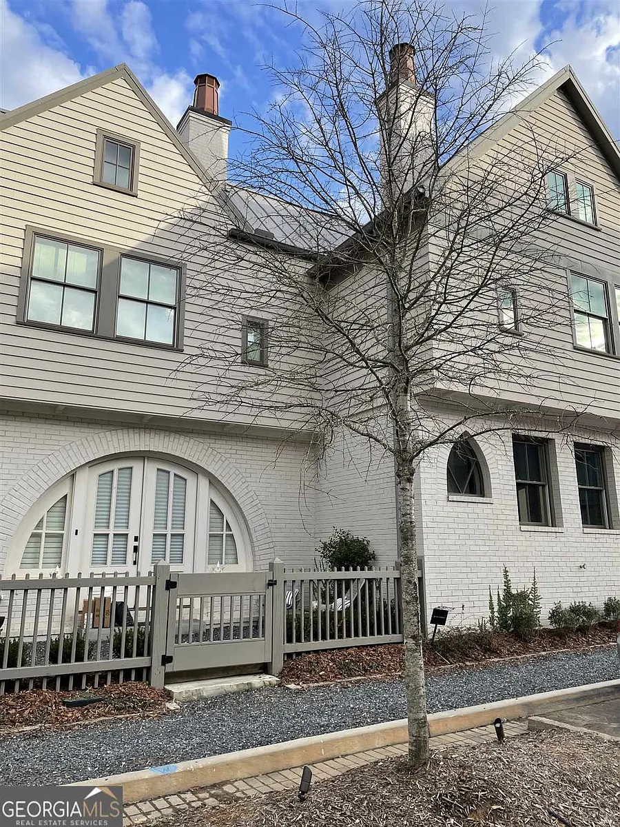 Building Photo - 460 Heatherden Ave