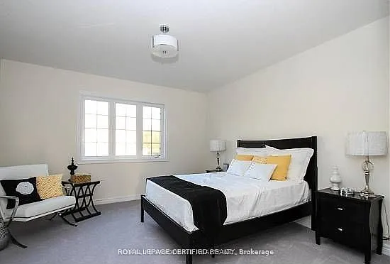 683 Baldwin Cres — Photo 9