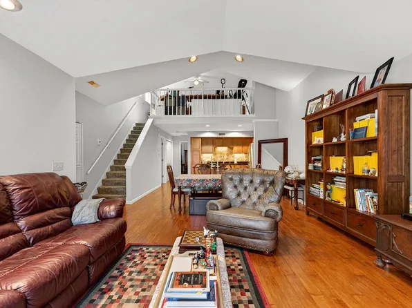 N16W26593 Tall Reeds LANE #H, Pewaukee, WI 53072