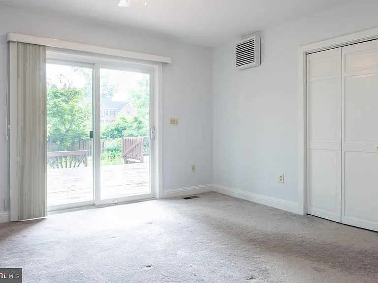 2031 Hillside Dr — Photo 22