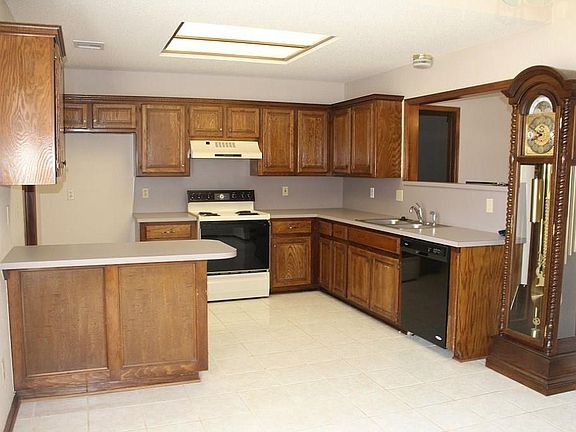 3rd image of 6621 NW 123rd St