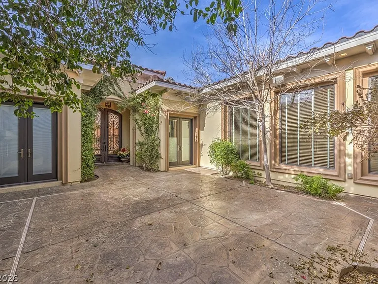 2780 El Camino Rd — Photo 23