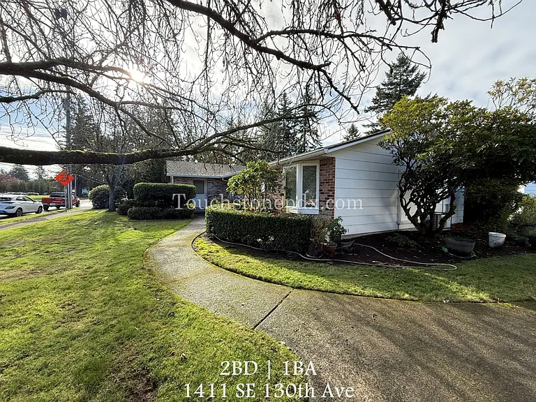 1411 SE 130th Ave — Photo 2