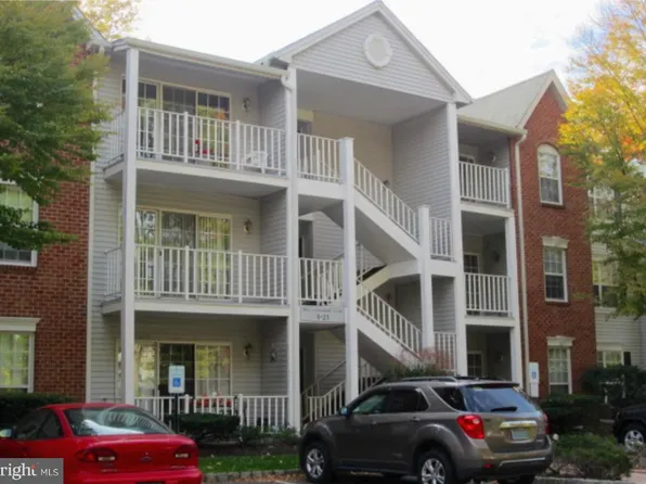 14 Versailles Ct, Hamilton, NJ 08619