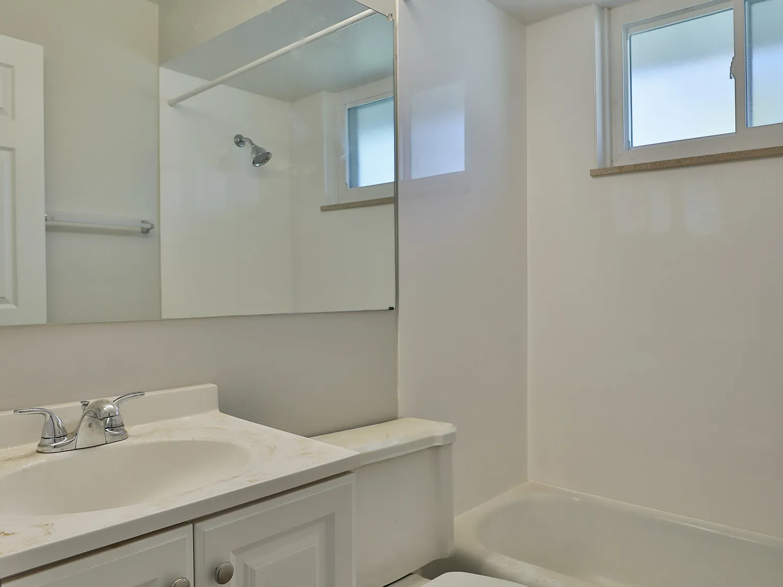 2 bed, 1.5 bath, 1000 sqft, $1,350 — Photo 4
