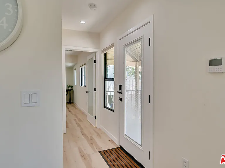 918 N San Vicente Blvd #B — Photo 7