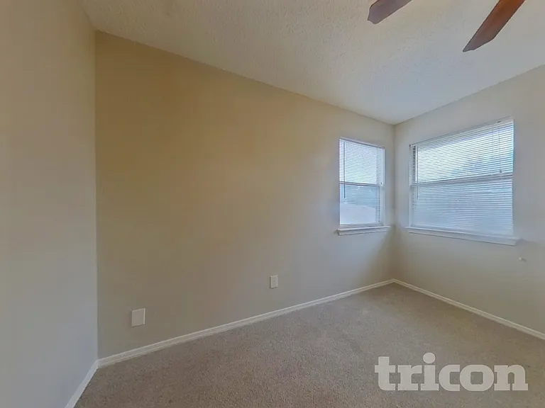 525 Horse Shoe Bnd — Photo 11