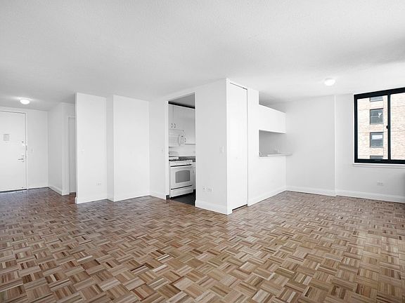 5th image of 200 W 60th St APT 24F