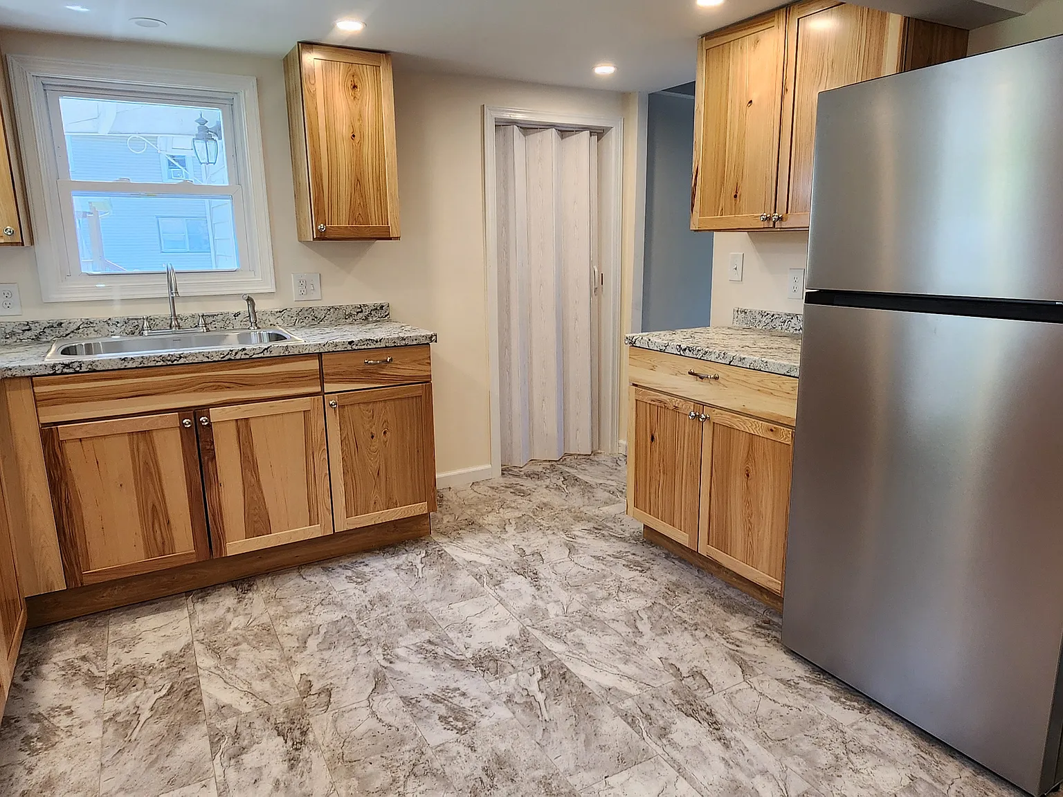 3 bed, 1040 sqft, $2,000 — Photo 3