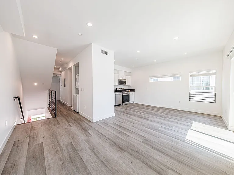 3015 Alsace Ave — Photo 50