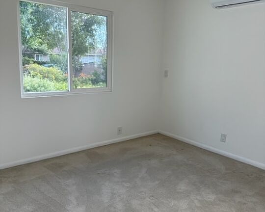 4th image of 22621 Cantara St