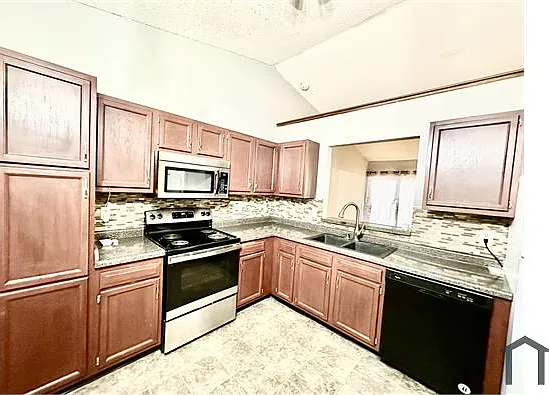 1460 Blue Brook Way — Photo 9