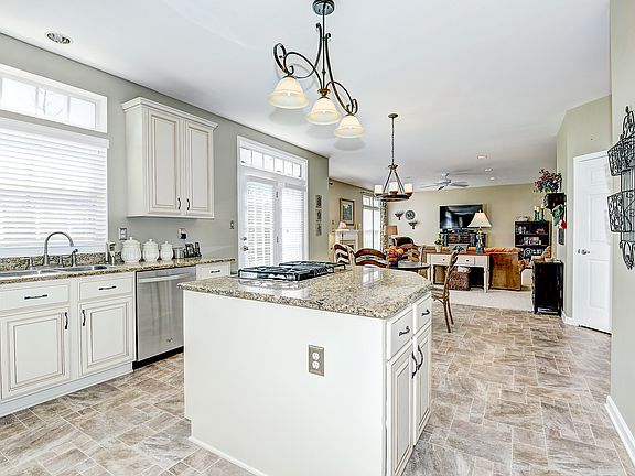 Kitchen Island. Gas Cooking