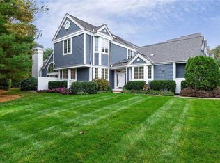 12 Southdown Ct, Huntington, NY 11743
