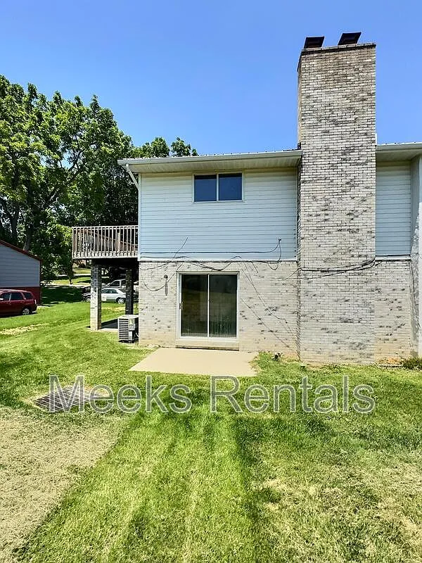 3 bed, 1.5 bath, 1400 sqft, $1,500 — Photo 3