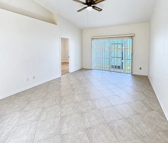 320 SW 3rd Pl #2 — Photo 3