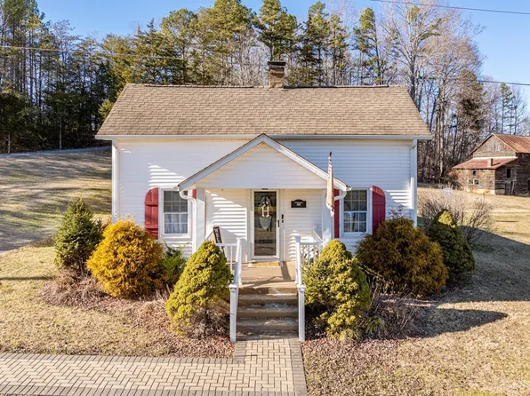 3178 New Chapel Rd, Rustburg, VA 24588