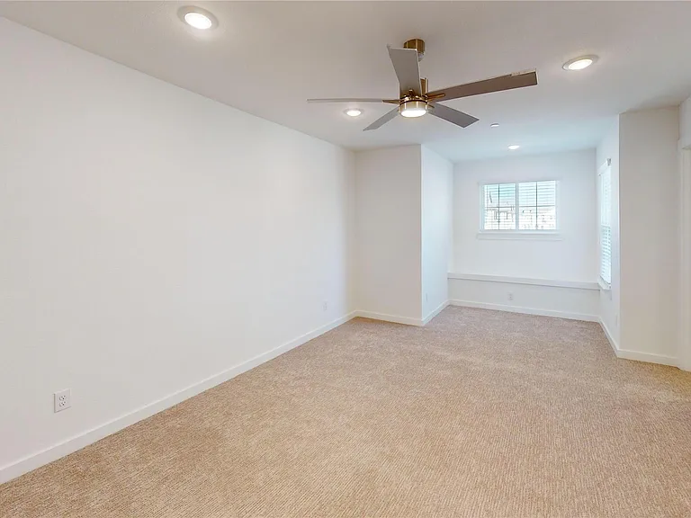 2916 Elle Dr — Photo 35
