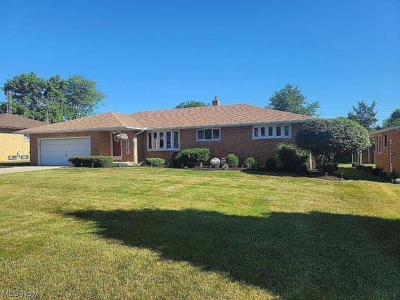 2nd image of 807 Parkview Dr