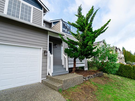 4th image of 2962 37th Ave NE