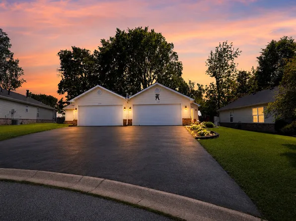 7625 Orchard Village Dr, Indianapolis, IN 46217