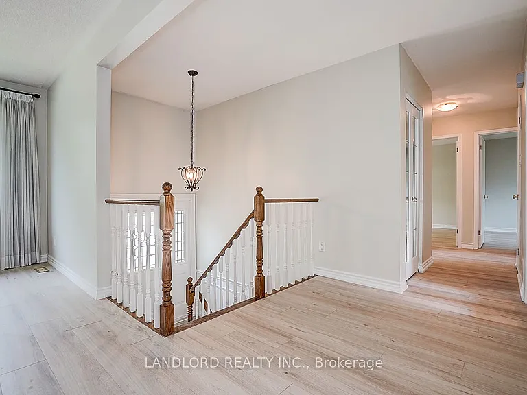 2294 Wyandotte Dr — Photo 5