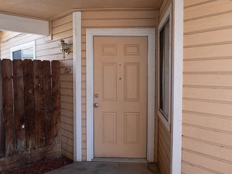 7010 N Thorne Ave #102 — Photo 4