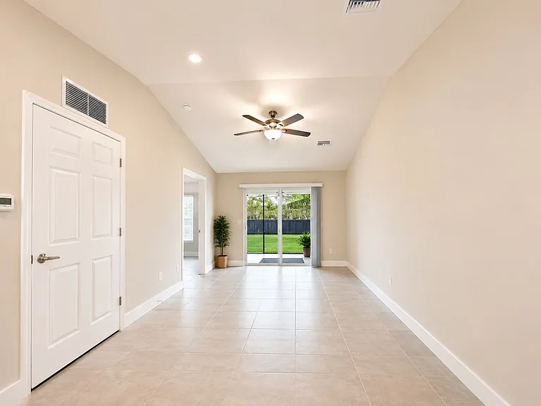 1631 SW 1st Ave — Photo 4