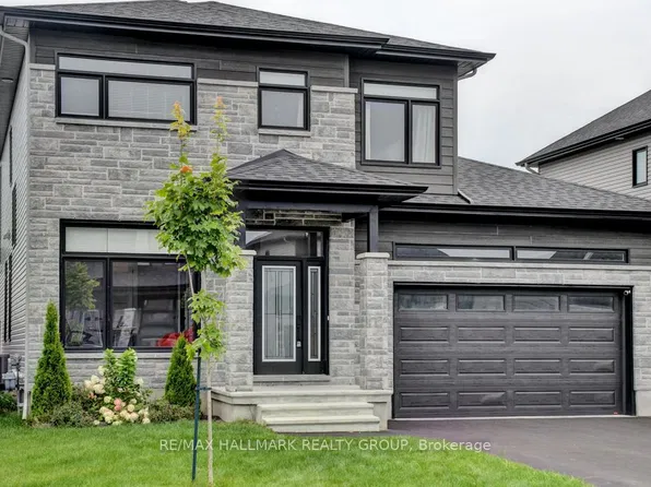 1228 Avignon St, Russell, ON K0A 1W0