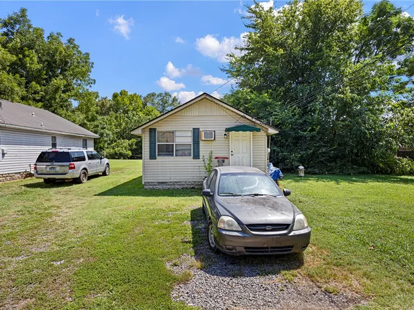 220-222 224 & 226 East St #J, Russellville, AR 72801