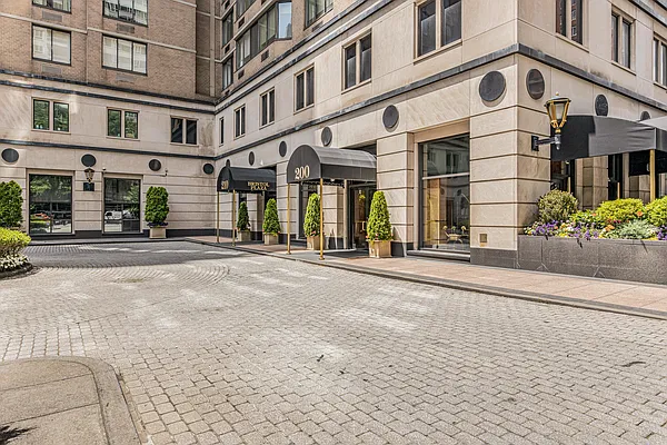 Sold by Furumoto Realty of New York City Inc | media 27