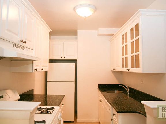 3rd image of 222 E 19th St APT 4E