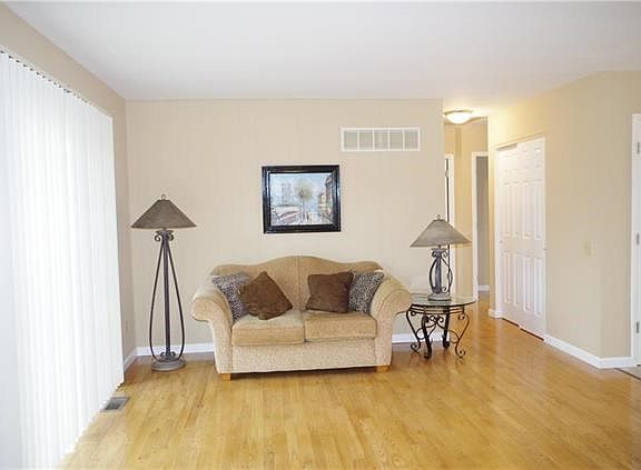2nd image of 2720 Radcliffe Dr