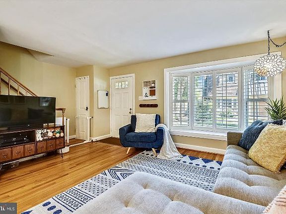 4th image of 431 James Ct #60