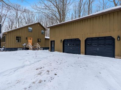 828 E Sullivan Woods Rd, Cedar, MI, 49621