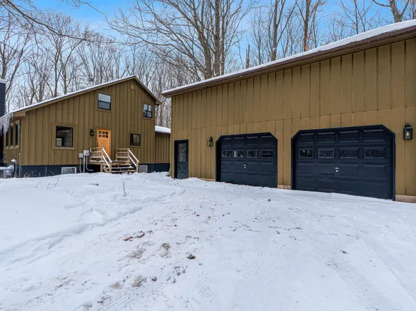 828 E Sullivan Woods Rd, Cedar, MI 49621