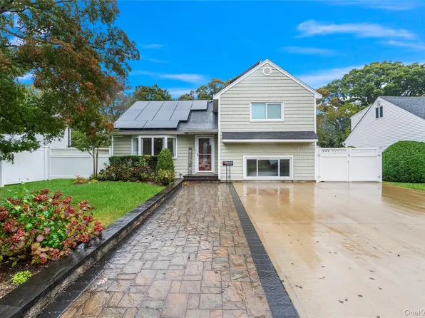 41 Poplar Street, Massapequa, NY 11758