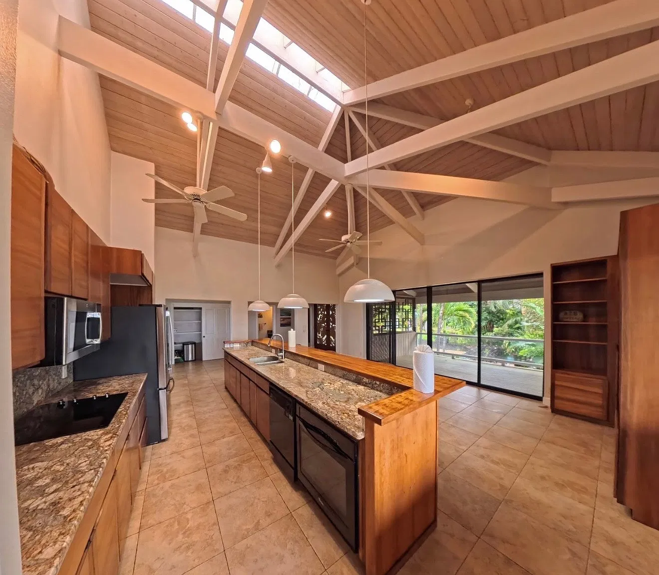 4 bed, 2200 sqft, $7,000 — Photo 4