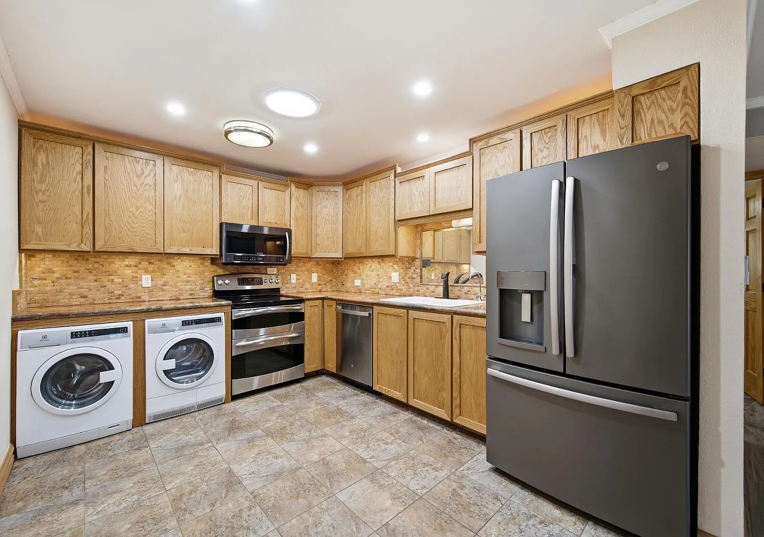 2 bed, 1.0 bath, 728 sqft, $1,450 — Photo 4
