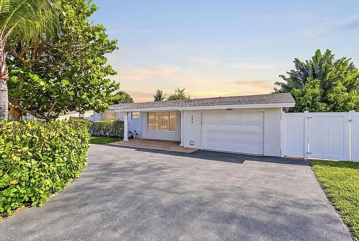 300 SE 11th Ct